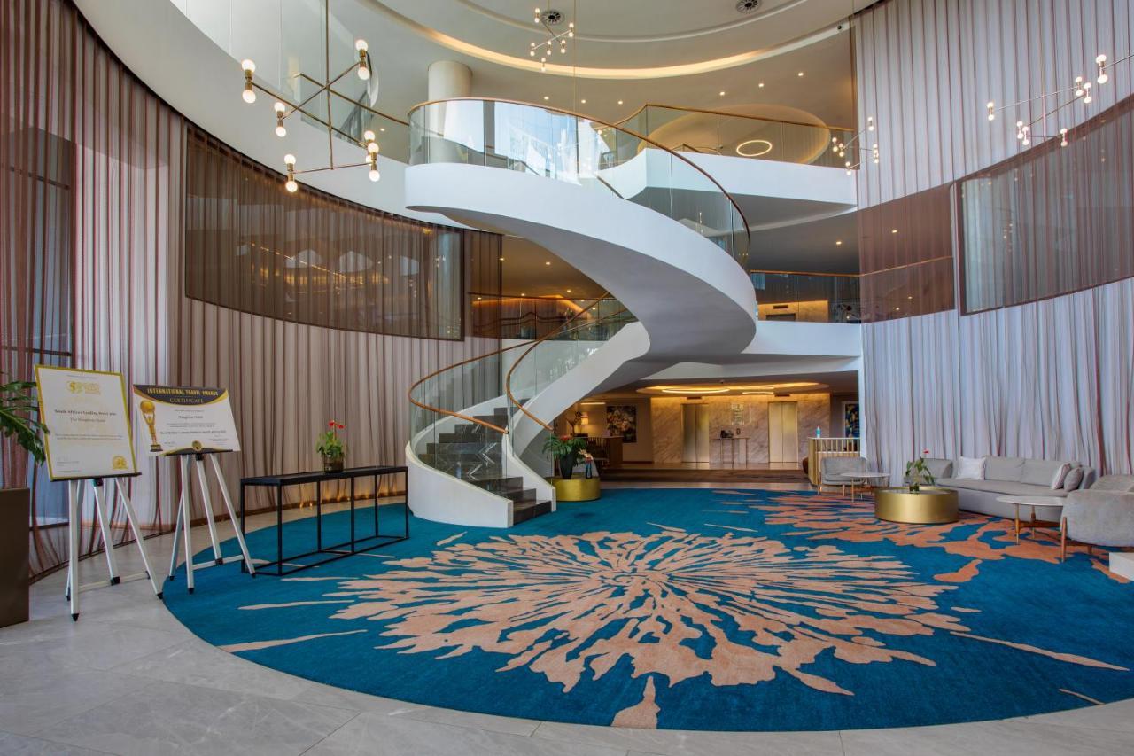 The Houghton Hotel, Spa, Wellness & Golf Johannesburg Ngoại thất bức ảnh The lobby of the hotel