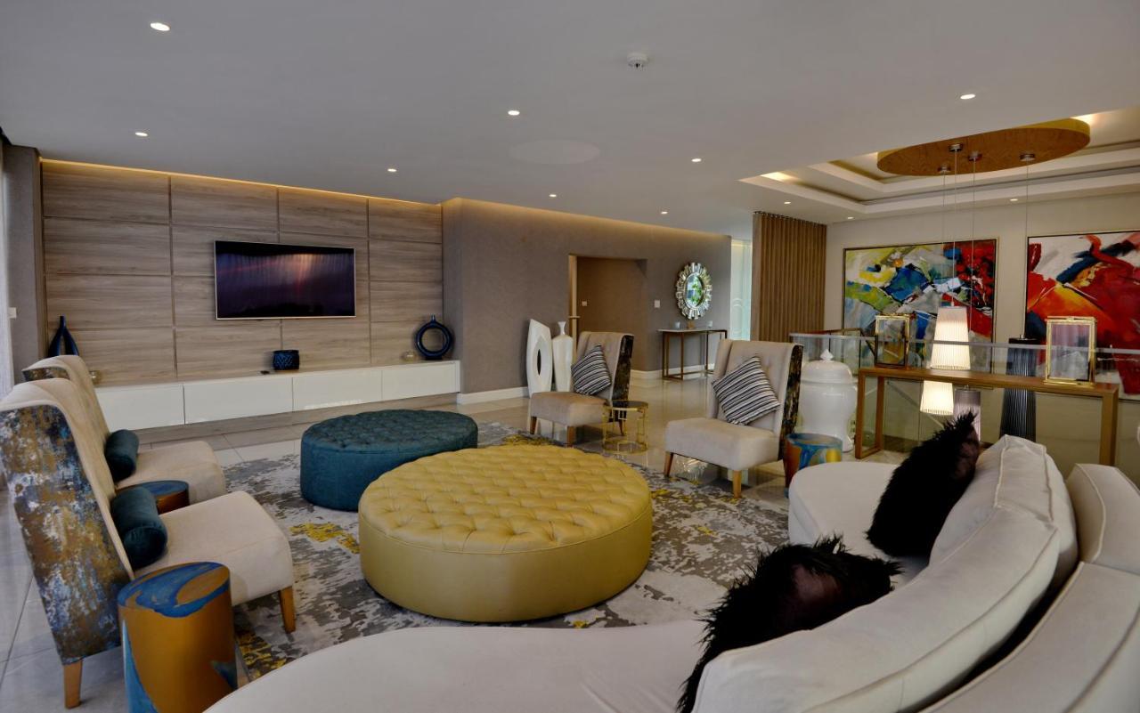 The Houghton Hotel, Spa, Wellness & Golf Johannesburg Ngoại thất bức ảnh A living room in a luxury apartment