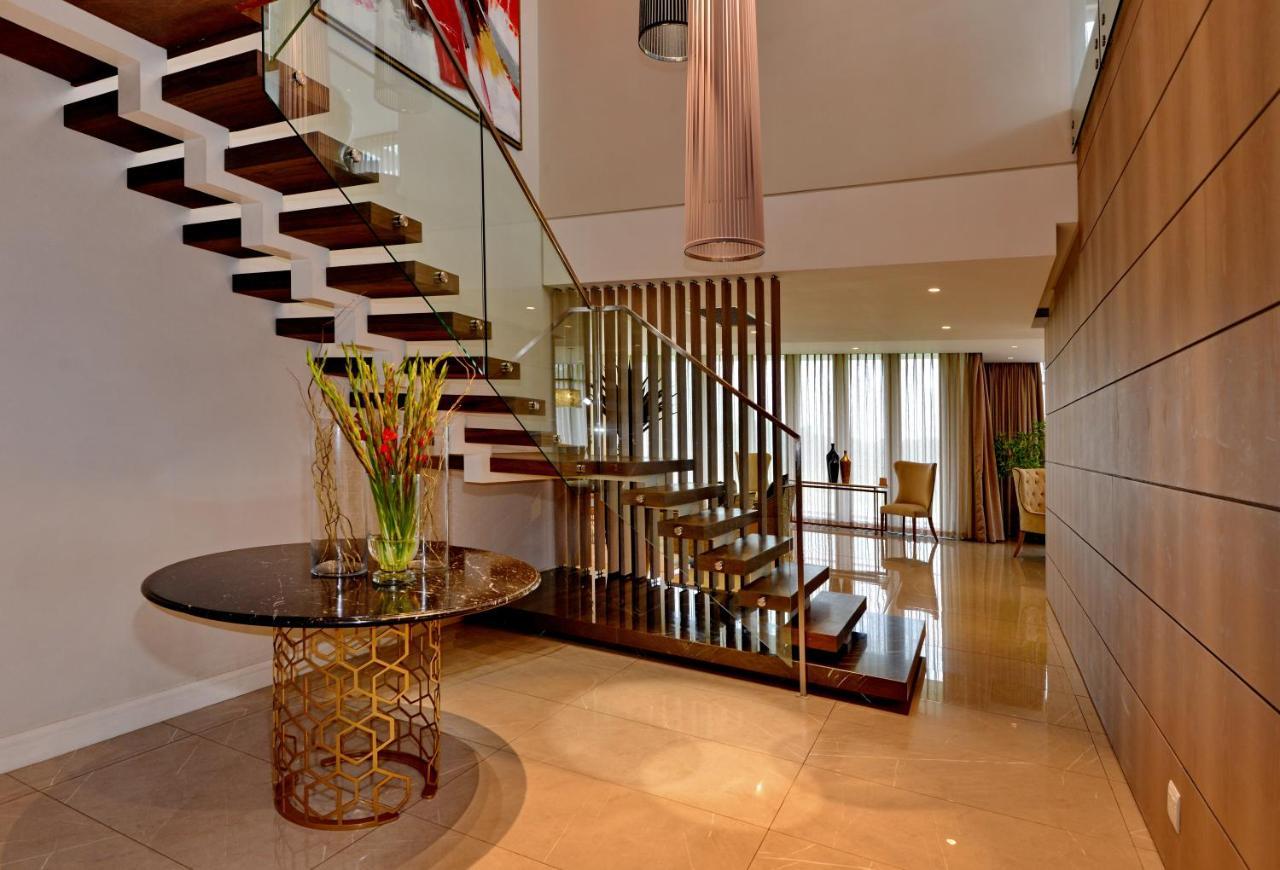 The Houghton Hotel, Spa, Wellness & Golf Johannesburg Ngoại thất bức ảnh Interior of a duplex suite