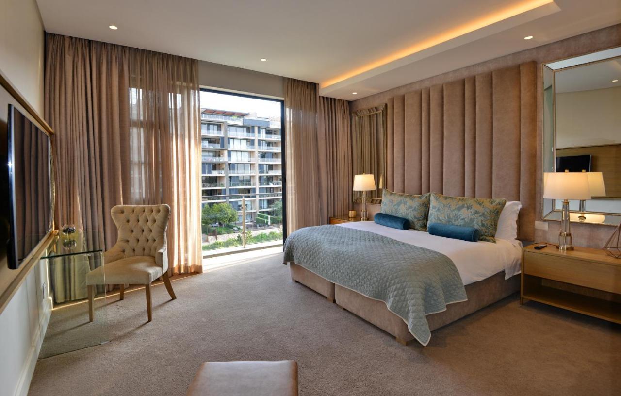 The Houghton Hotel, Spa, Wellness & Golf Johannesburg Ngoại thất bức ảnh A bedroom at the hotel