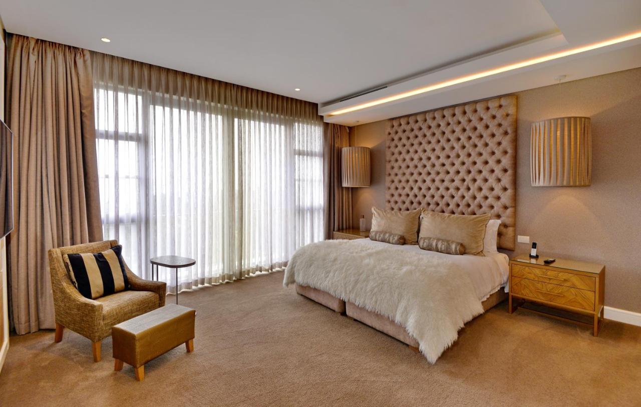 The Houghton Hotel, Spa, Wellness & Golf Johannesburg Ngoại thất bức ảnh A bedroom