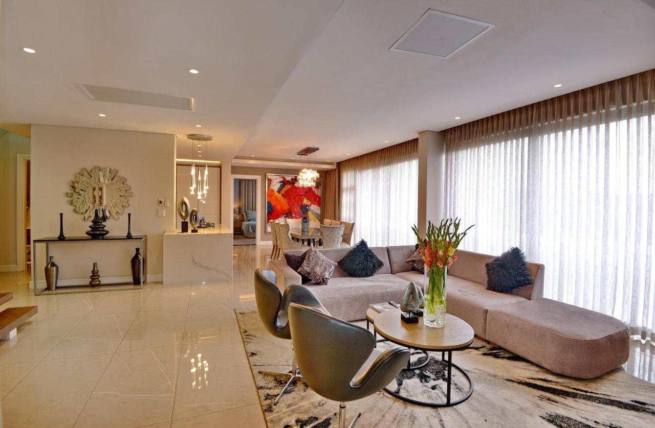 The Houghton Hotel, Spa, Wellness & Golf Johannesburg Ngoại thất bức ảnh A living room in a luxury apartment