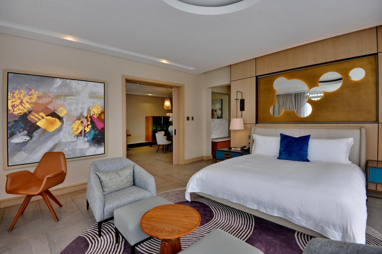 The Houghton Hotel, Spa, Wellness & Golf Johannesburg Phòng bức ảnh A suite at the hotel