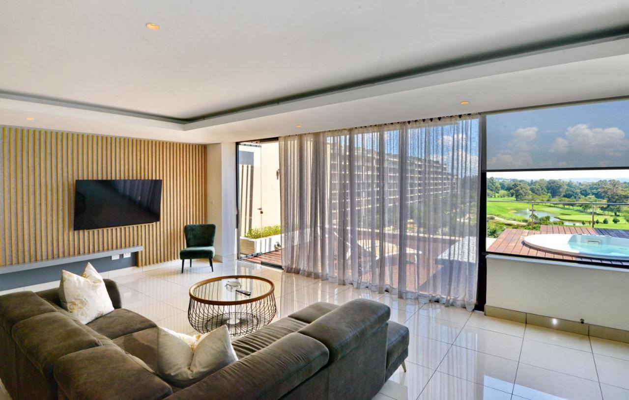 The Houghton Hotel, Spa, Wellness & Golf Johannesburg Ngoại thất bức ảnh A living room with a sheer curtain