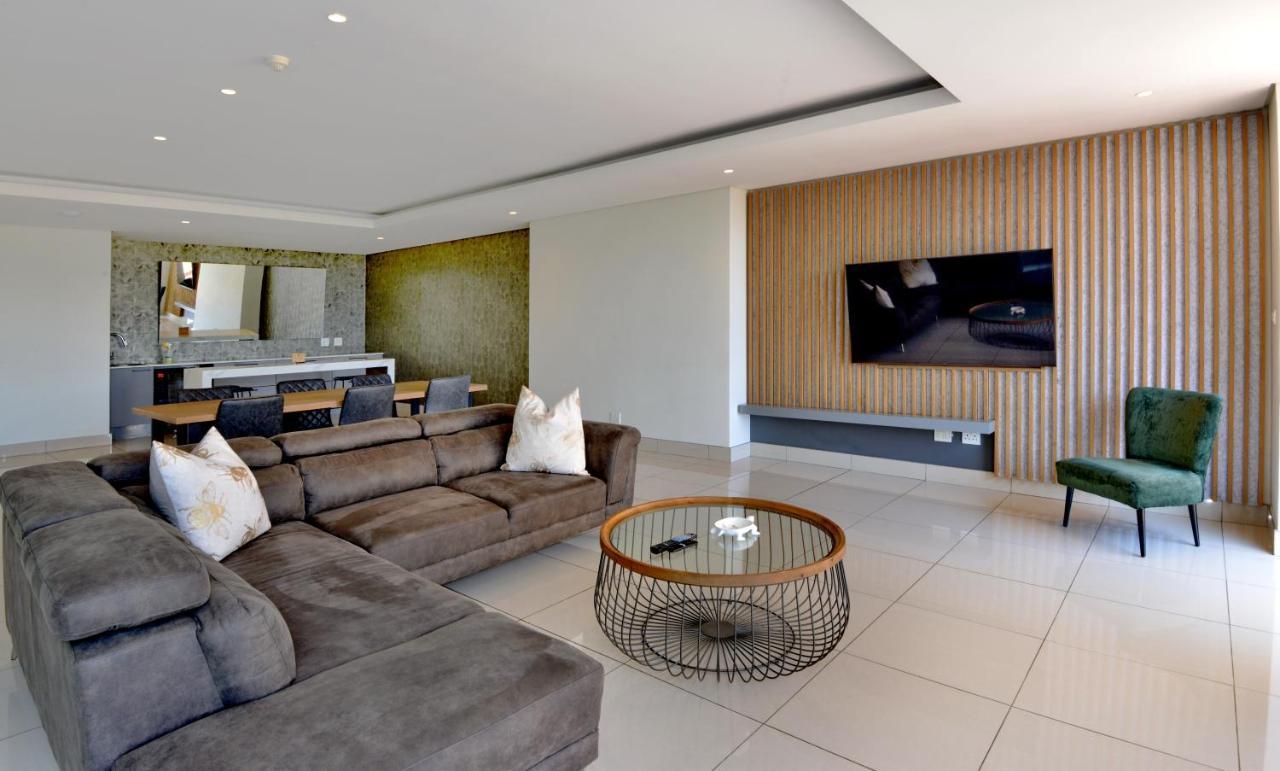 The Houghton Hotel, Spa, Wellness & Golf Johannesburg Ngoại thất bức ảnh The interior of a penthouse at the 1221 Olympic Boulevard building.