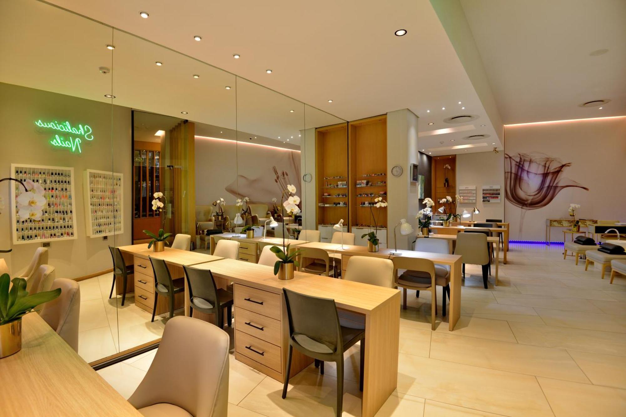 The Houghton Hotel, Spa, Wellness & Golf Johannesburg Ngoại thất bức ảnh The interior of a nail salon