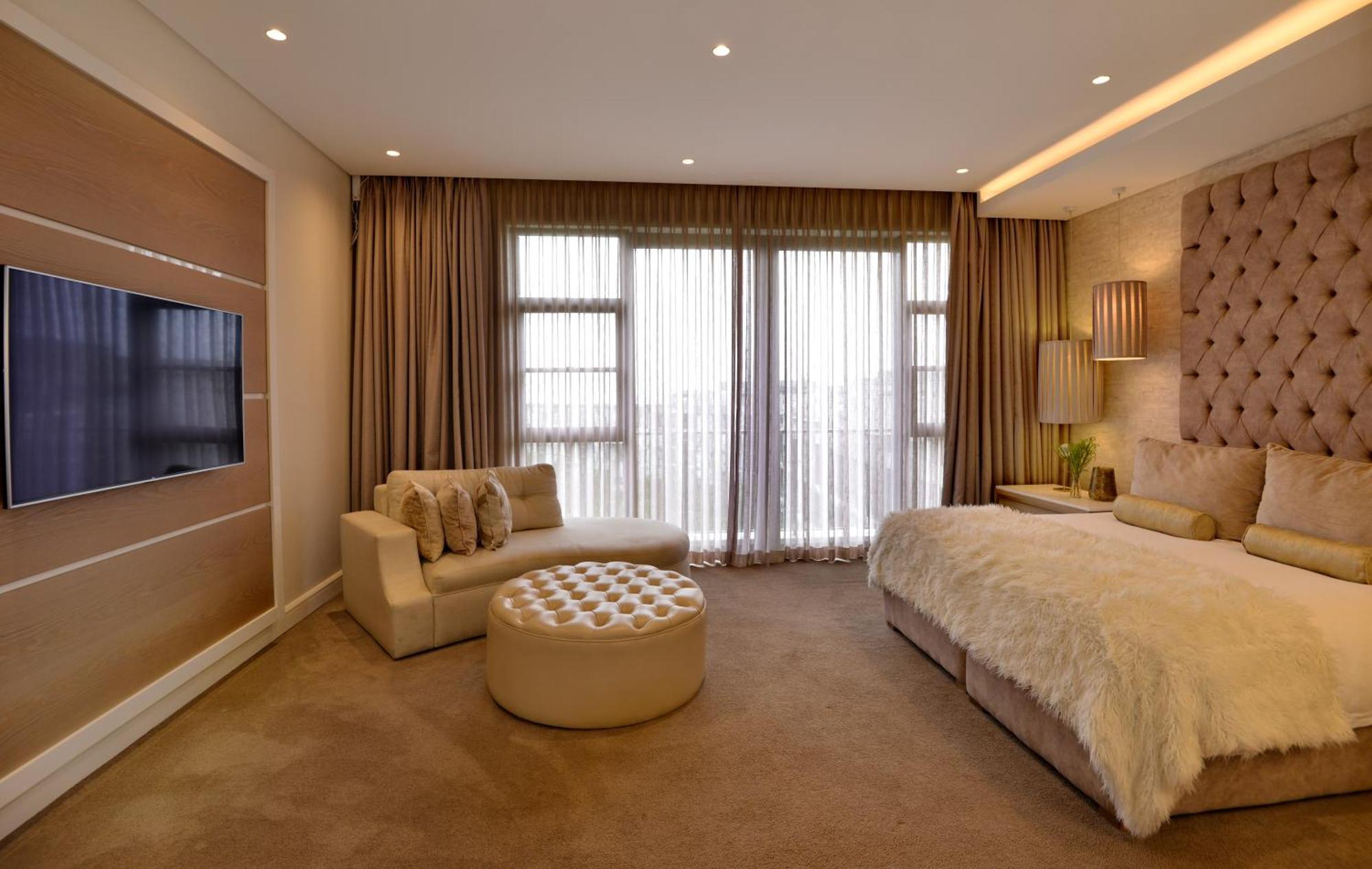 The Houghton Hotel, Spa, Wellness & Golf Johannesburg Phòng bức ảnh A bedroom at the hotel