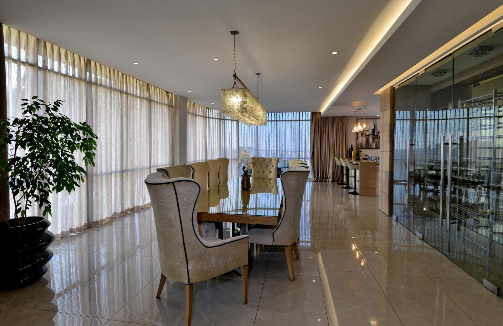 The Houghton Hotel, Spa, Wellness & Golf Johannesburg Phòng bức ảnh A dining room in a luxury apartment