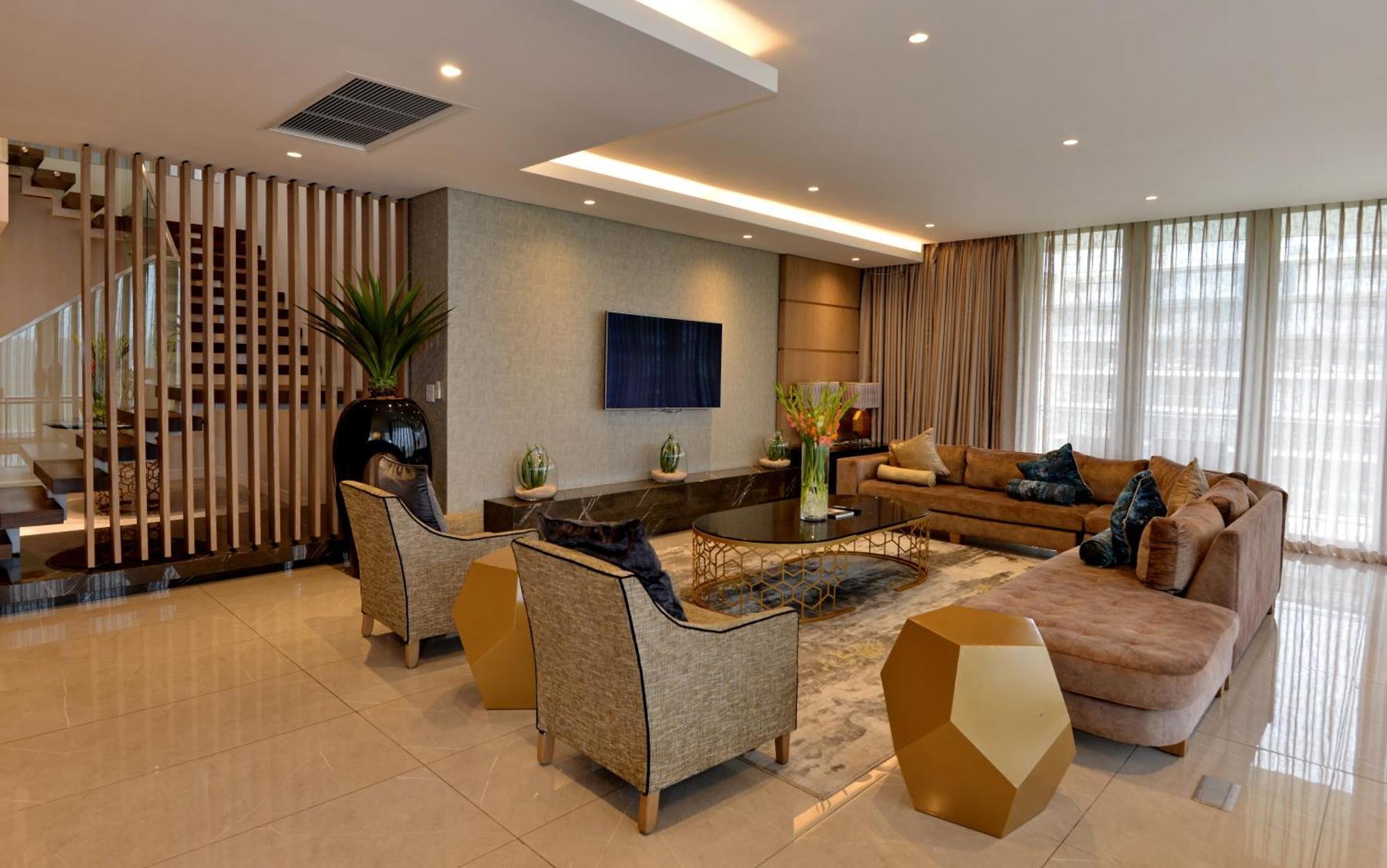 The Houghton Hotel, Spa, Wellness & Golf Johannesburg Ngoại thất bức ảnh A living room in a luxury apartment