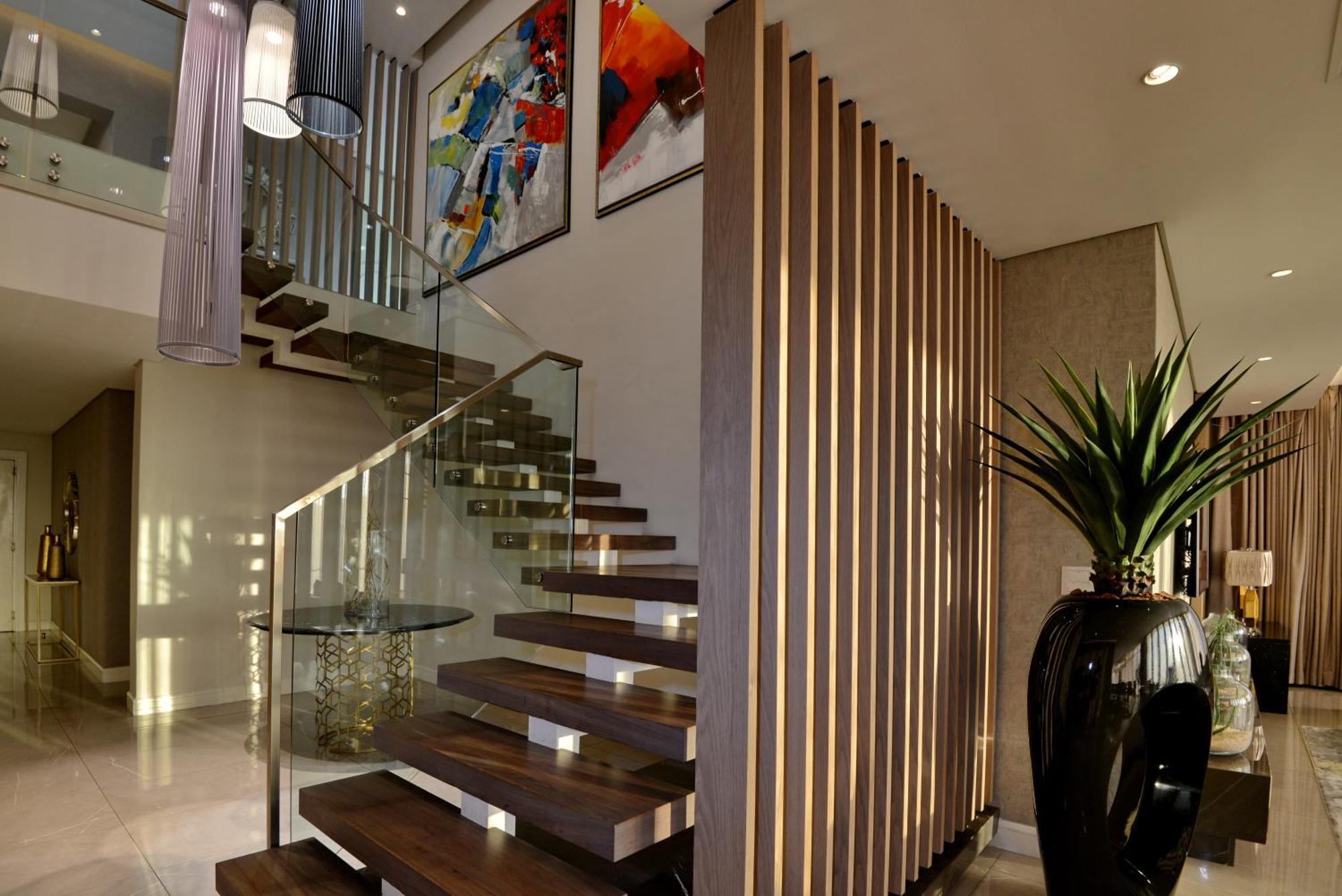 The Houghton Hotel, Spa, Wellness & Golf Johannesburg Phòng bức ảnh A staircase in a private home