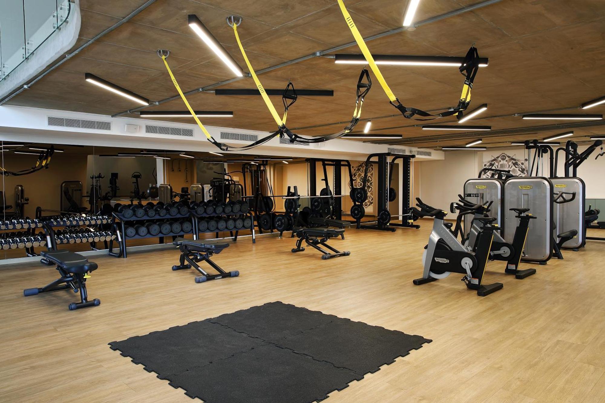 The Houghton Hotel, Spa, Wellness & Golf Johannesburg Ngoại thất bức ảnh The gym at the London Bridge Campus